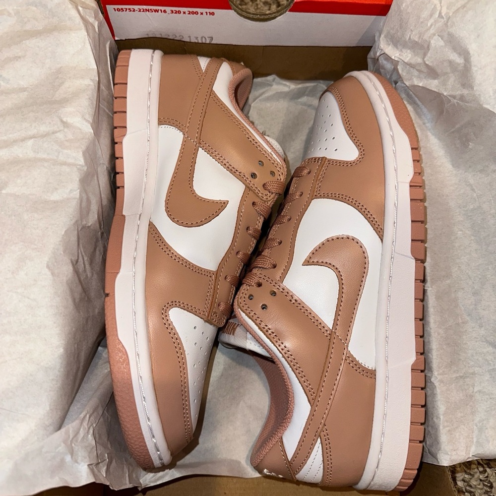 Nike dunk low (rose whisper) BRAND NEW